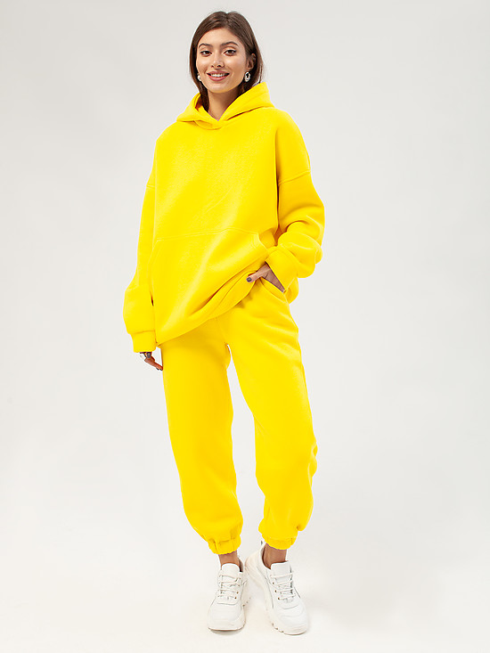 Желтый спортивный oversize костюм из футера – Россия, желтого цвета, хлопок. Купить в интернет-магазине в Москве. Цена 5600 руб.