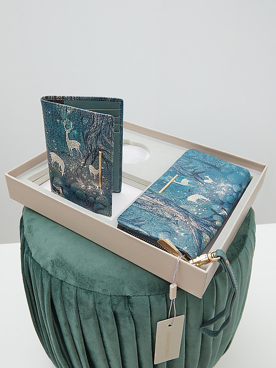 Подарочный набор кожаных аксессуаров с фантазийным принтом в голубых тонах  Alessandro Beato