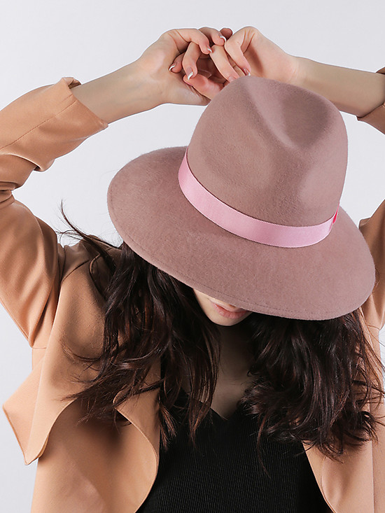 Шерстяная шляпа-федора в нежно-розовом цвете  Danieldoshe