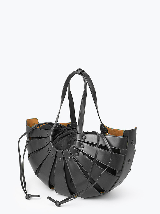 Черная кожаная сумка-корзинка с текстильным мешочком  Ivory