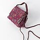 Компактная сумочка из малинового нубука с цветочным принтом  Tony Bellucci