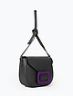 Полукруглая сумочка кросс-боди из черной кожи с фиолетовой пряжкой  BE NICE
