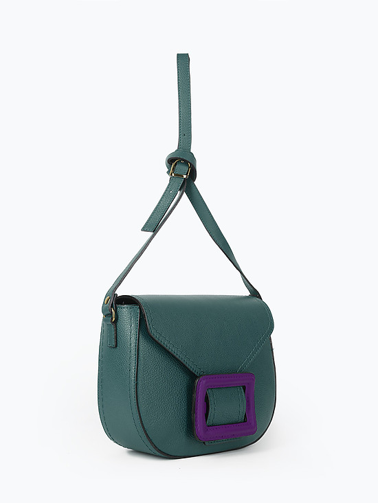 Полукруглая сумочка кросс-боди из бирюзовой кожи с фиолетовой пряжкой  BE NICE
