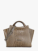 Серо-бежевая сумка-тоут из кожи под крокодила с деревянными ручками  Tony Bellucci