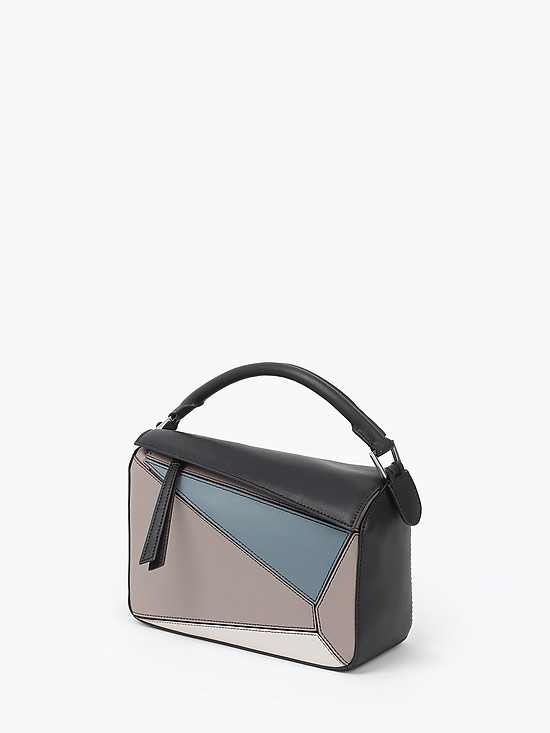 Небольшая сумочка-боулер в стиле колор-блок из серо-бежевой, голубой и черной кожи  Ivory