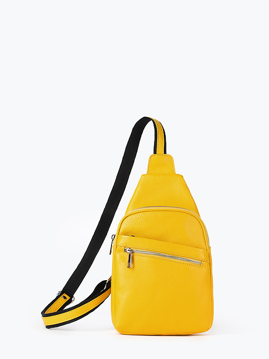 Небольшой кожаный рюкзак-слинг желтого цвета  Folle