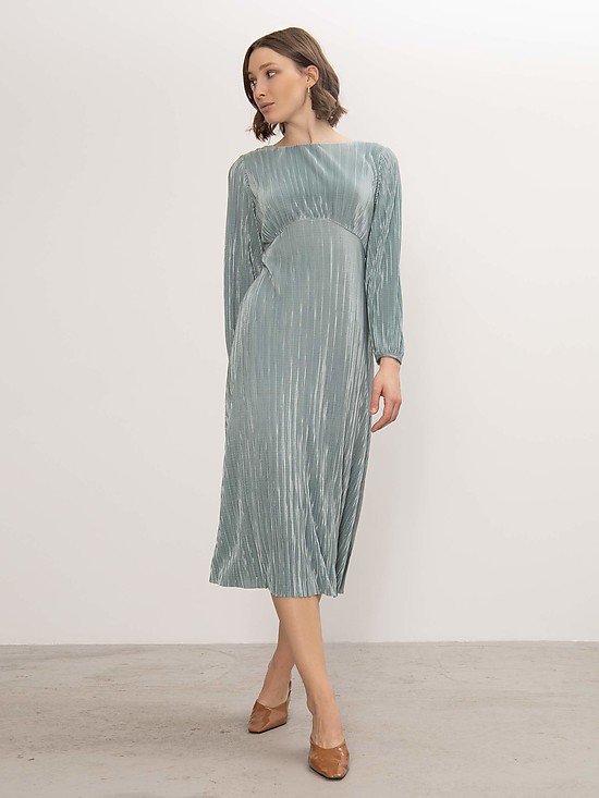 Дымчато-оливковое плиссированное платье миди  EMKA