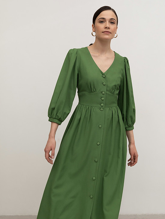 Платье приталенного силуэта зеленого цвета  EMKA