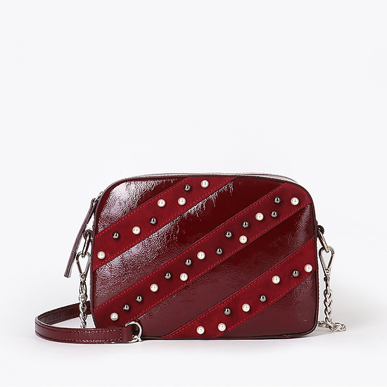 Темно-красная сумка-клатч из лаковой кожи и замши с жемчужным декором  Brissio