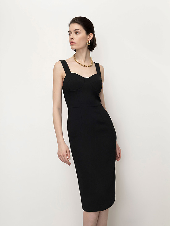 Черное платье-футляр на широких лямках  EMKA