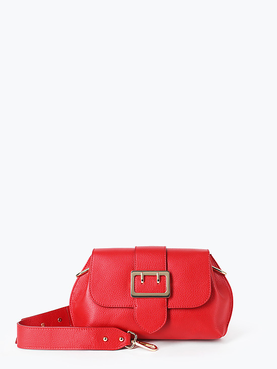 Небольшая красная сумка-багет из мягкой кожи с пряжкой и широким ремешком  Folle