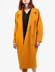 Шерстяное пальто горчичного цвета со спущенной линией плеча  Natiso