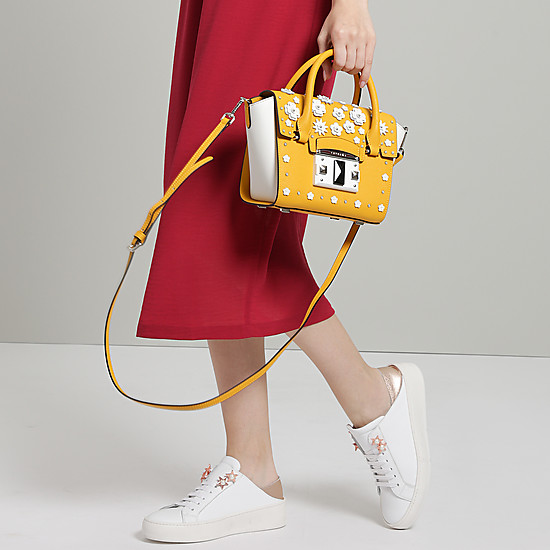 Желтая сумочка-трапеция с декором It Flower  Cromia