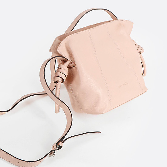 Светлая розовая сумочка-мешок  Cromia