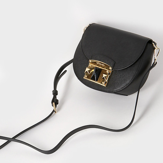 Черная сумочка-седло из натуральной кожи сафьяно с золотым замком  Cromia