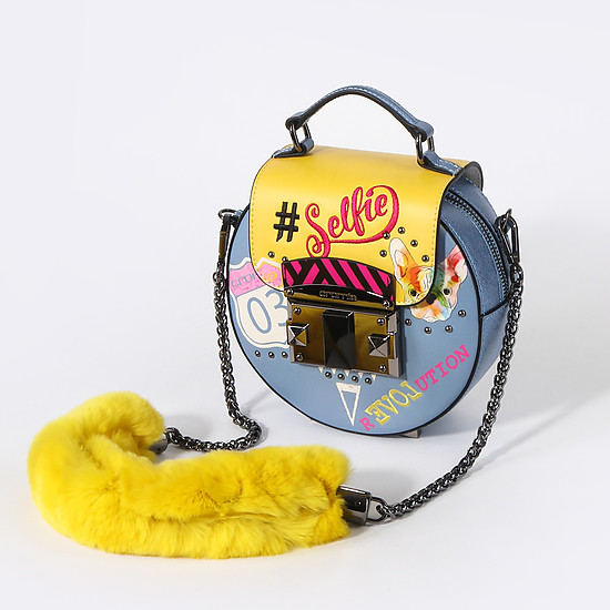 Круглая сумочка кросс-боди из гладкой кожи с принтом и вышивкой на ремешке с мехом IT TRENDY  Cromia