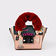 Небольшая розовая сумка-трапеция в сочетании гладкой и сафьяновой кожи с принтом и съемным меховым декором IT TRENDY  Cromia