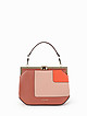 Небольшая сумочка боулер из коричневой кожи в стиле колор-блок  Cromia