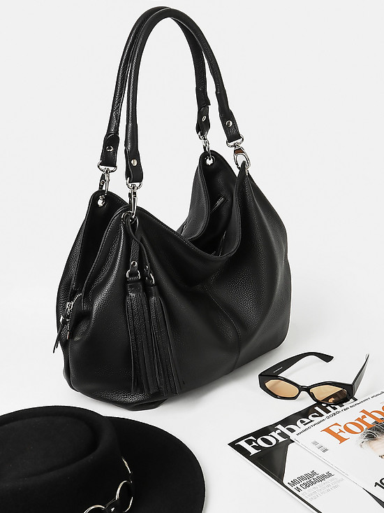 Черная сумка-мешок из мягкой кожи с брелоком с кисточками  KELLEN