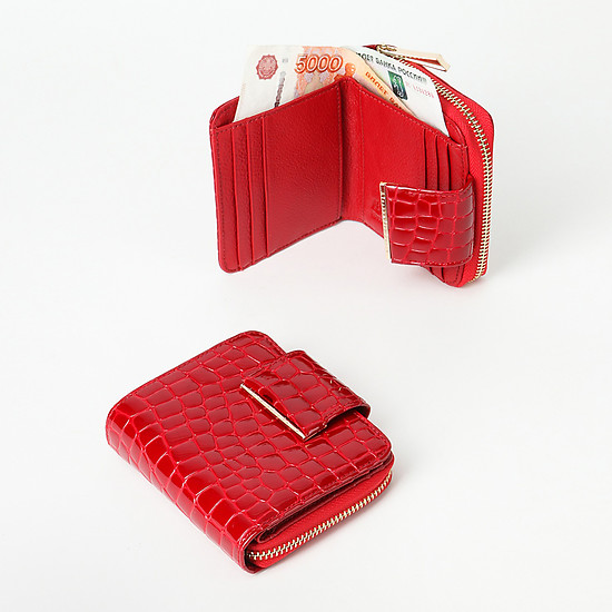 Компактный красный лаковый кошелек с тиснением под рептилию к  Alessandro Beato