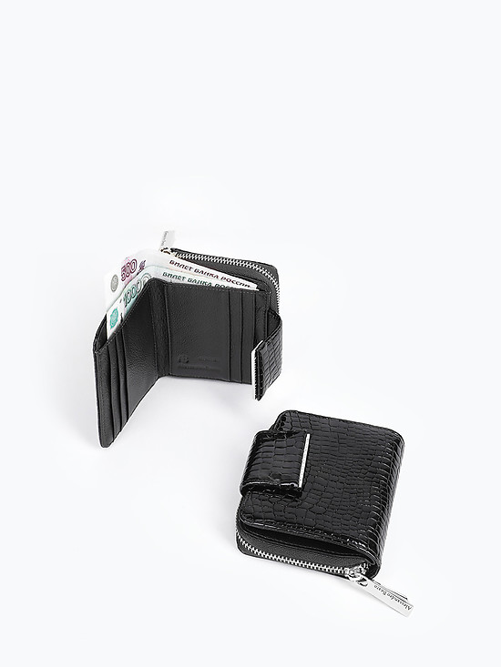 Компактный черный лаковый кошелек с тиснением под рептилию  Alessandro Beato