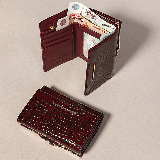 Бордовый мини-кошелек из лаковой кожи с тиснением под рептилию  Alessandro Beato