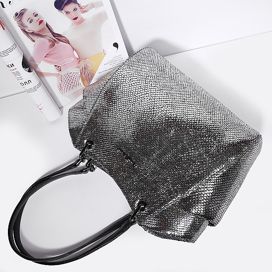 Элегантная сумка серебристого цвета среднего размера из натуральной кожи  Tony Bellucci