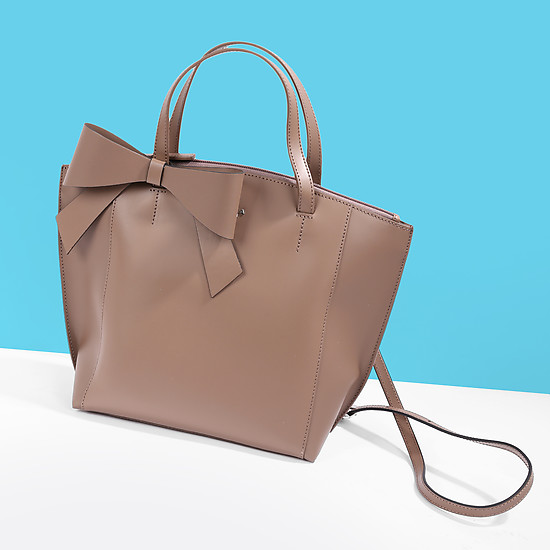 Лаконичная коричневая сумочка из гладкой плотной кожи  Tosca Blu