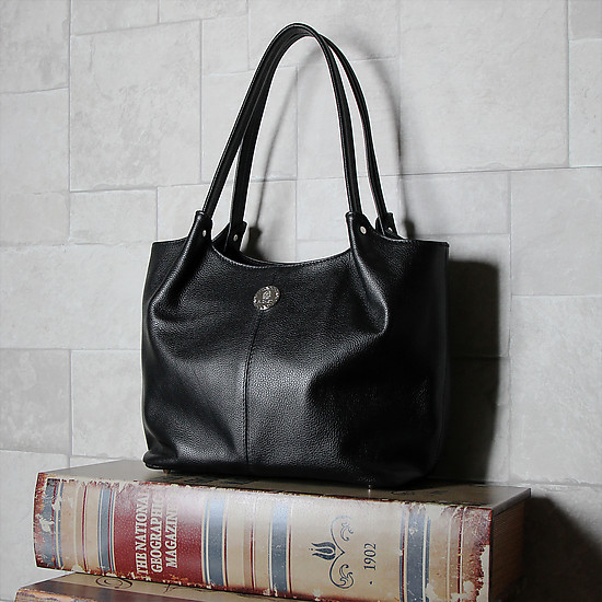 Элегантная черная сумочка из натуральной кожи с фирменной серебристой фурнитурой  Richet