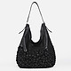 Мягка черная сумка-хобо в сочетании кожи и замши с цветочной кожаной аппликацией  Tosca Blu