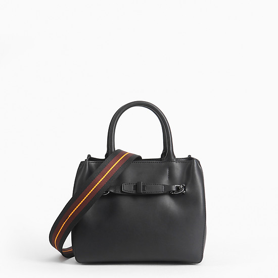 Небольшая черная кожаная сумка с декоративной цепью  Tosca Blu