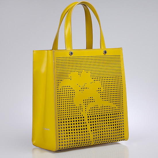 Насыщенно-желтая сумочка из натуральной кожи с фигурной перфорацией в виде цветка  Roberta Gandolfi