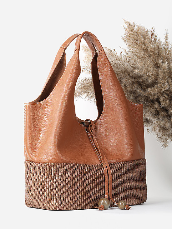 Мягкая сумочка на плечо из коричневой кожи и плетеной соломки  Roberta Gandolfi