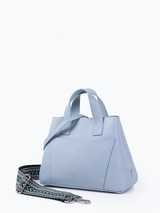 Светло-голубая кожаная сумка-тоут - трапеция с текстильным ремешком  Folle