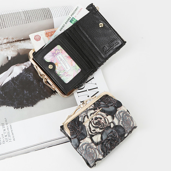 Небольшой бежево-черный кошелек из кожи с тиснением букле  Alessandro Beato