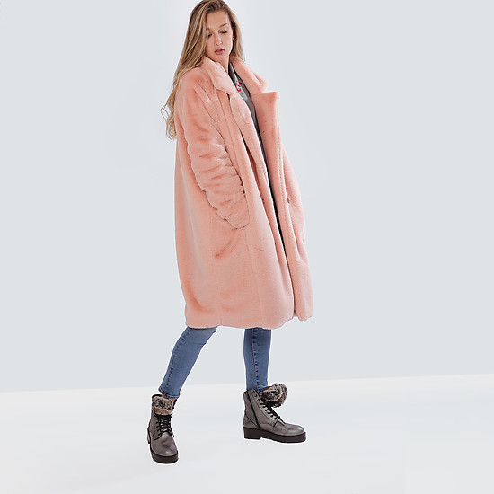 Меховое пальто нежно-персикового цвета из экомеха  Barbara Alvisi