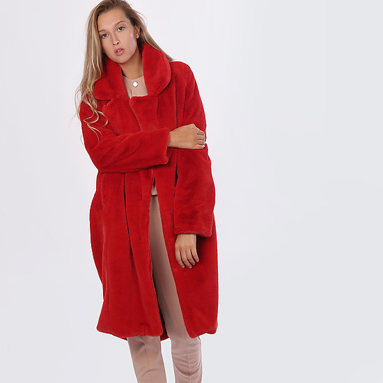 Меховое пальто красного цвета из экомеха  Barbara Alvisi