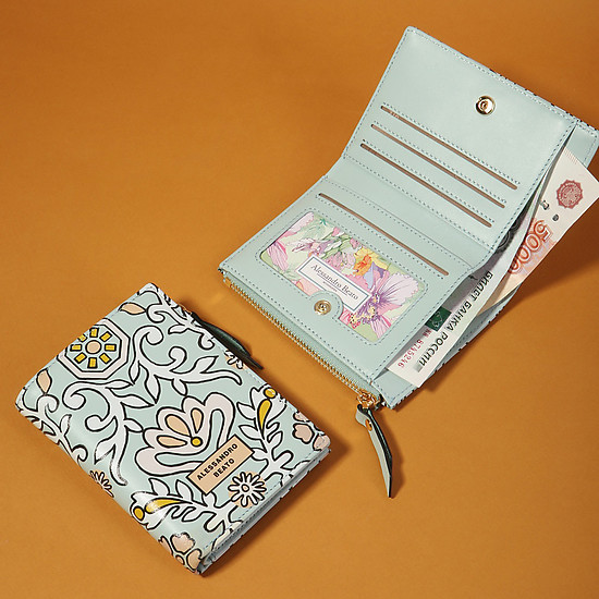Небольшой кошелек с внешним карманом на молнии из голубой кожи с узорным прином  Alessandro Beato
