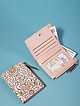 Небольшой кошелек с внешним карманом на молнии из пудрово-розовой кожи с узорным прином  Alessandro Beato