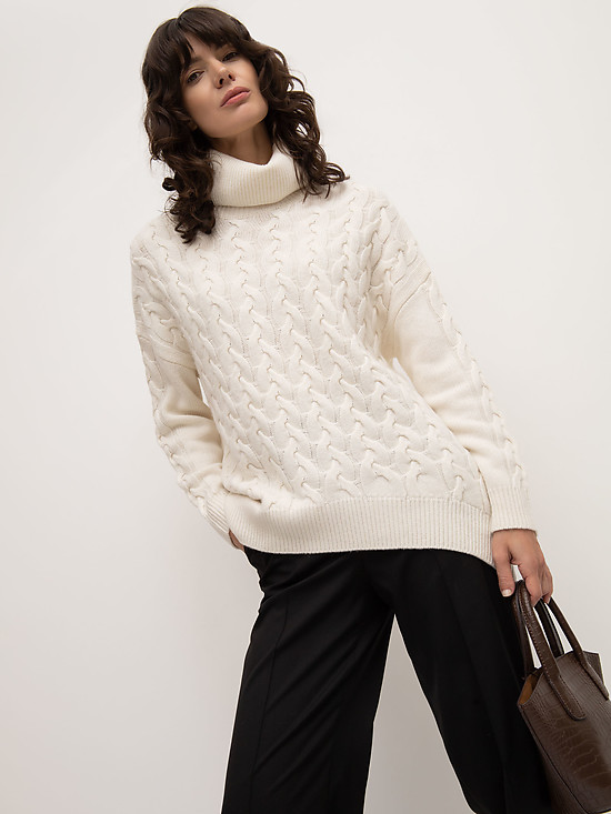 Молочно-кремовый свитер с узорной вязкой  EMKA