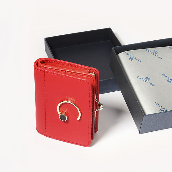 Красивый компактный кошелек из красной сафьяновой кожи с отделением для мелочи на фермуаре  Cromia