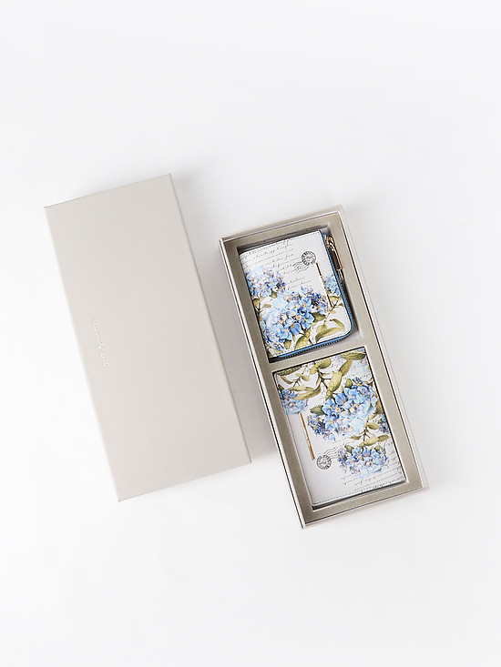 Подарочный набор из кожаных кошелька и обложки с цветочным принтом  Alessandro Beato