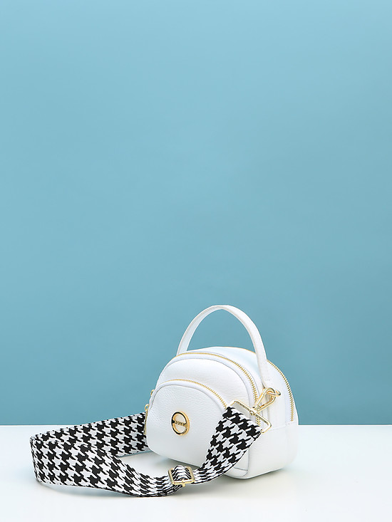 Маленькая белая кожаная сумочка-боулер с текстильным ремнем  Folle