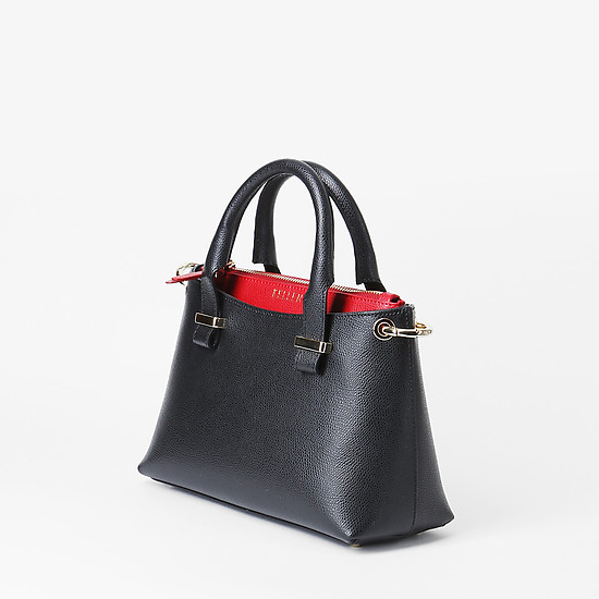 Небольшая черная сумка-трапеция из плотной кожи с красной вставкой  KELLEN