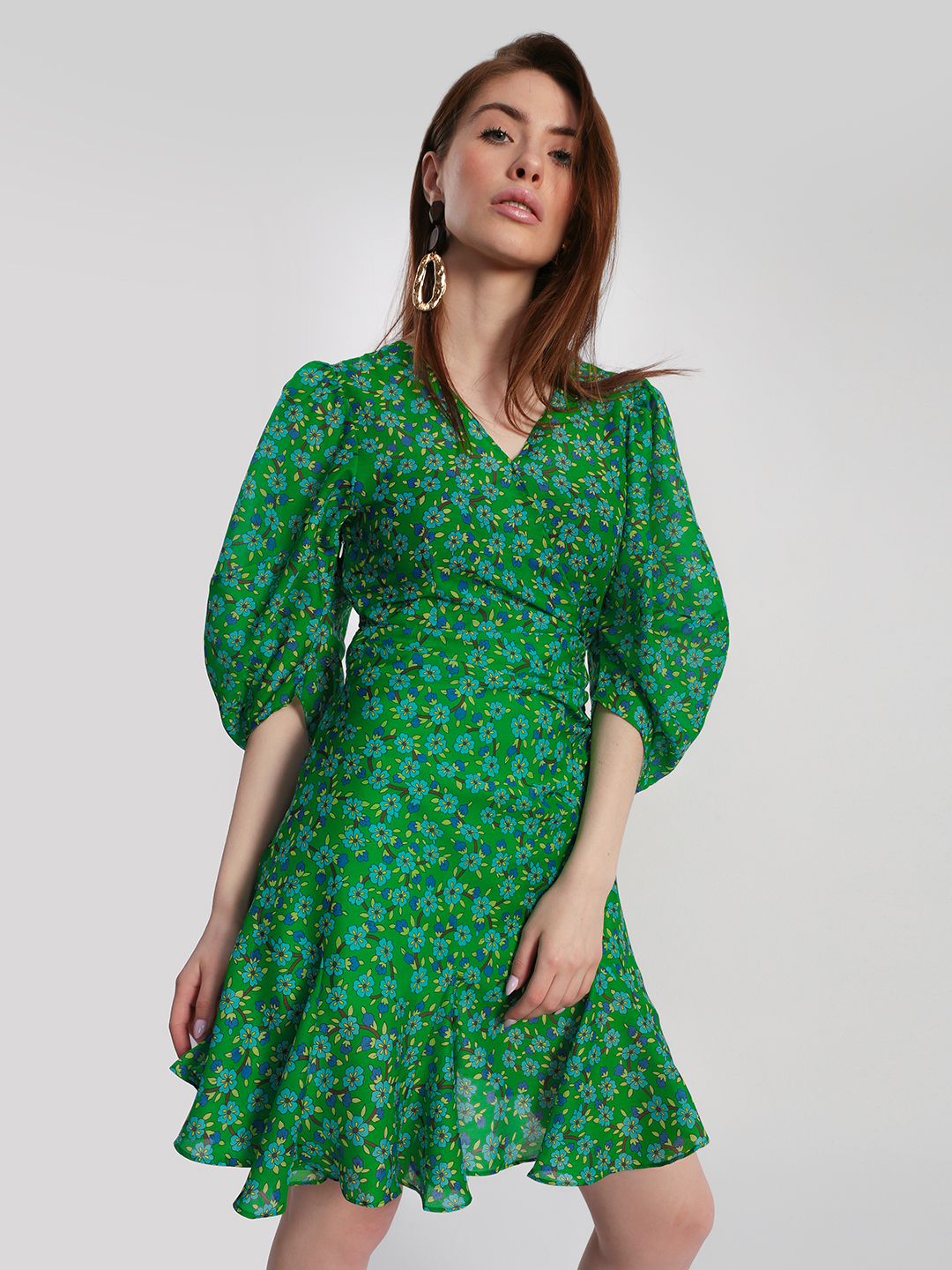 Зеленое платье мини в мелкий цветочек – Россия, зеленого цвета, вискоза. Купить в интернет-магазине в Туле. Цена 1550 руб.
