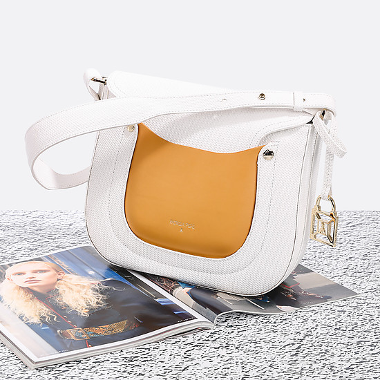 Оригинальная сумка из натуральной мягкой кожи со сменным карманом в белом цвете  Patrizia Pepe