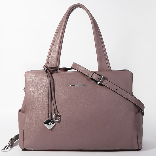 Пудровая сумка-тоут из мягкой кожи c фирменным серебристым брелоком  Alessandro Beato