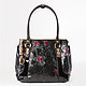 Черная сумка-тоут из плотной кожи с объемным цветочным тиснением и фирменным брелоком с зеркальцем  Marino Orlandi