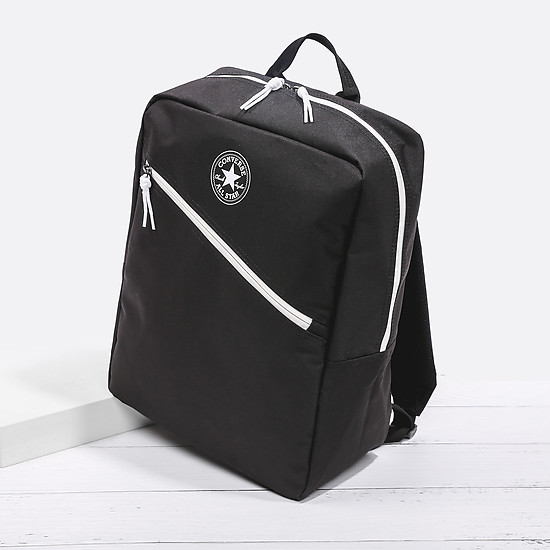 Удобный городской рюкзак в черном цвете со свободной организацией пространства  Converse