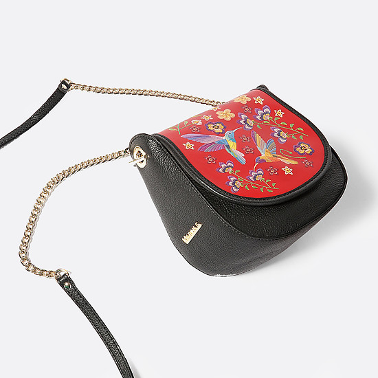 Черно-красная сумка-седло из натуральной кожи с клапаном и вышивкой колибри  Marina Creazioni
